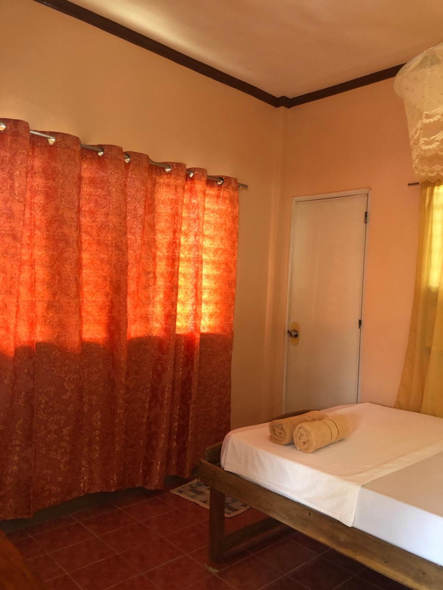 Fely'S Homestay Batuan Bagian luar foto